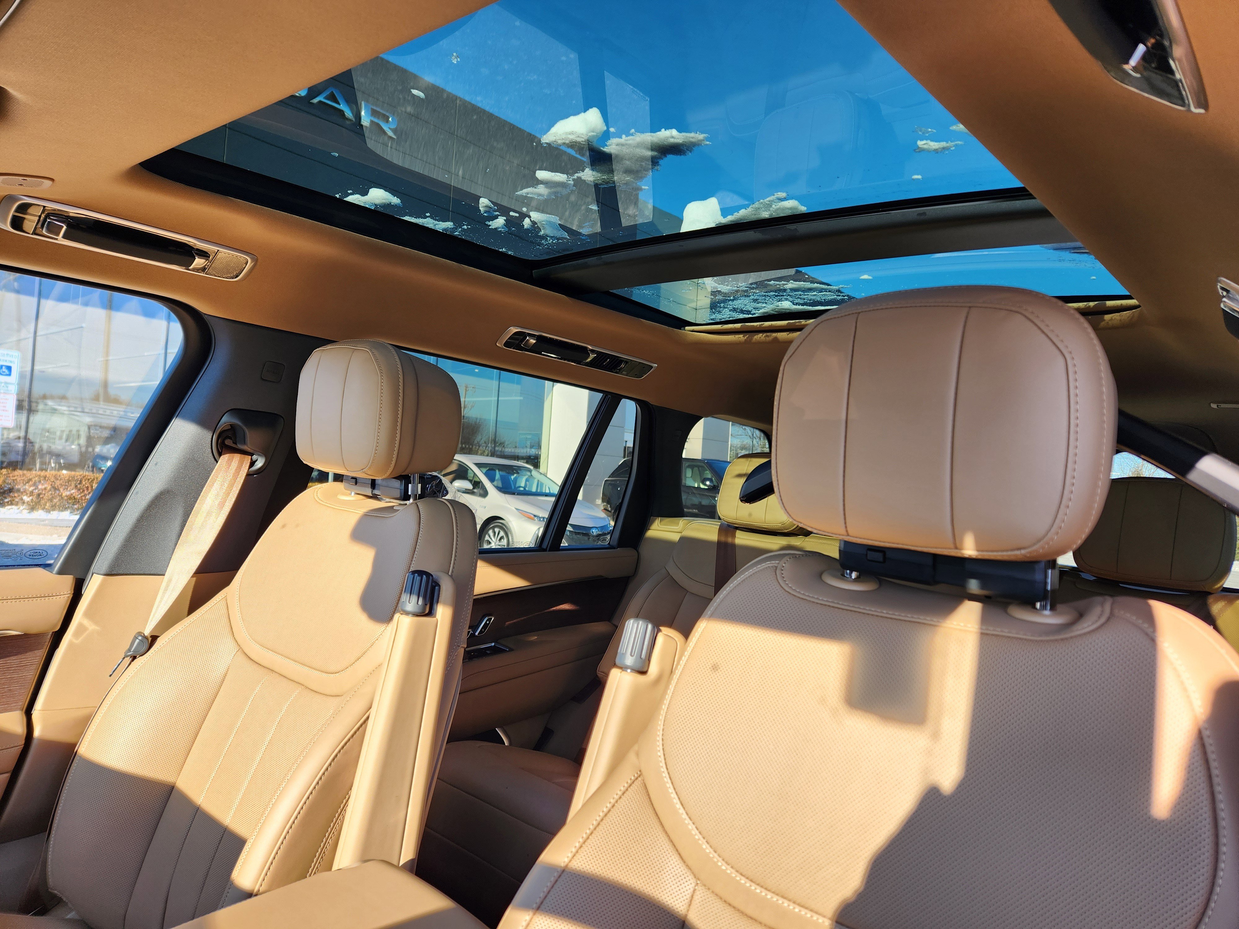 New 2026 Land Rover Range Rover Long Wheelbase SE image 10