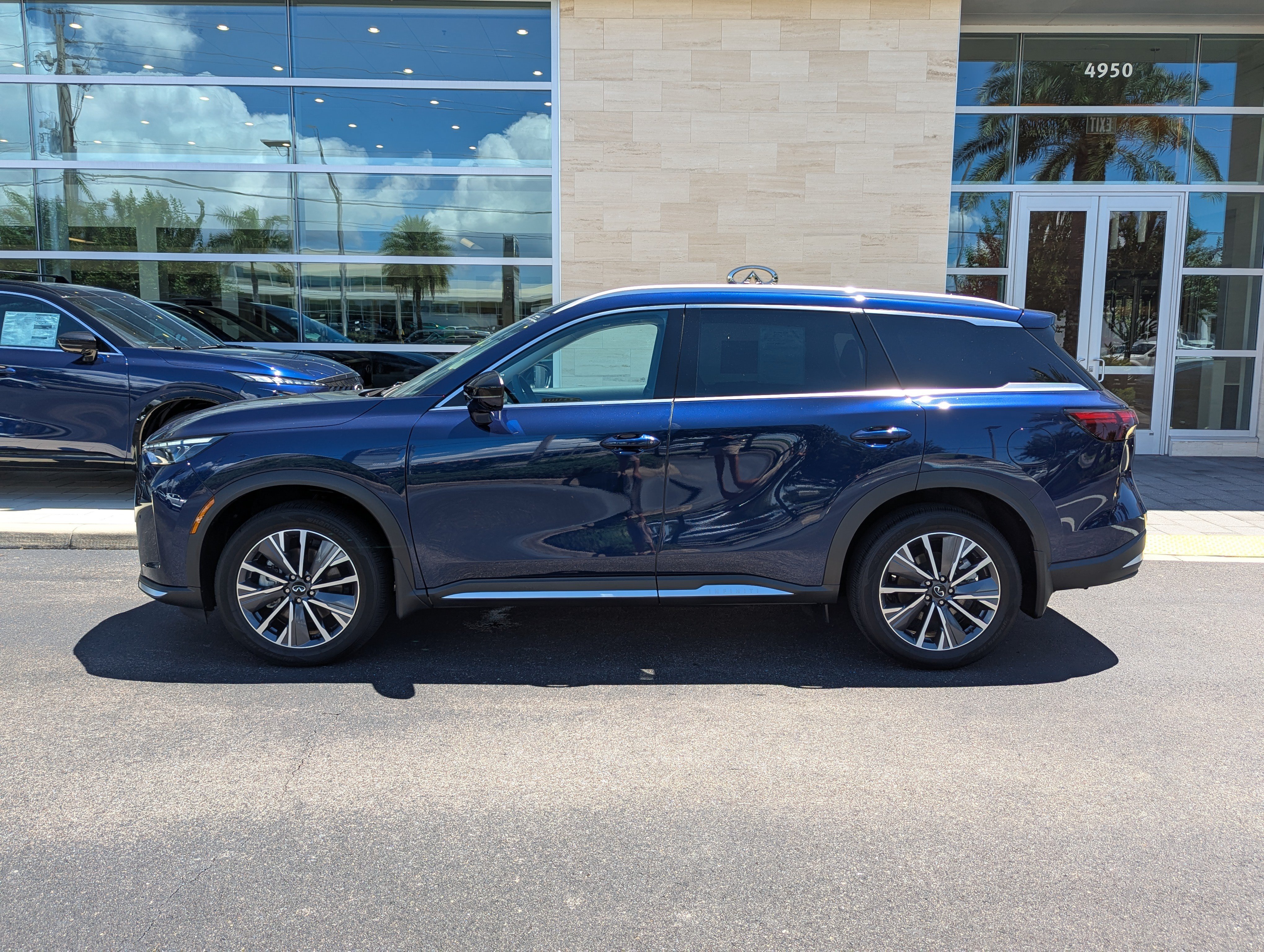 Certified 2026 INFINITI QX60 Luxe w/ Cargo Package FWD image 7