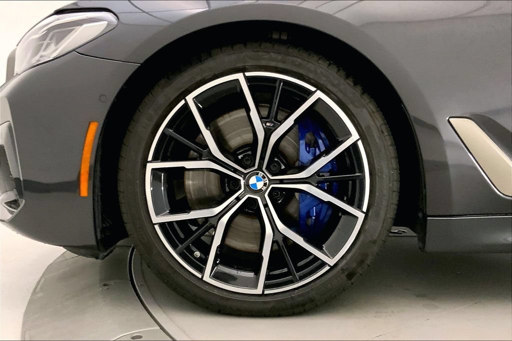 Used 2022 BMW M550i xDrive w/ Executive Package AWD/4WD image 8