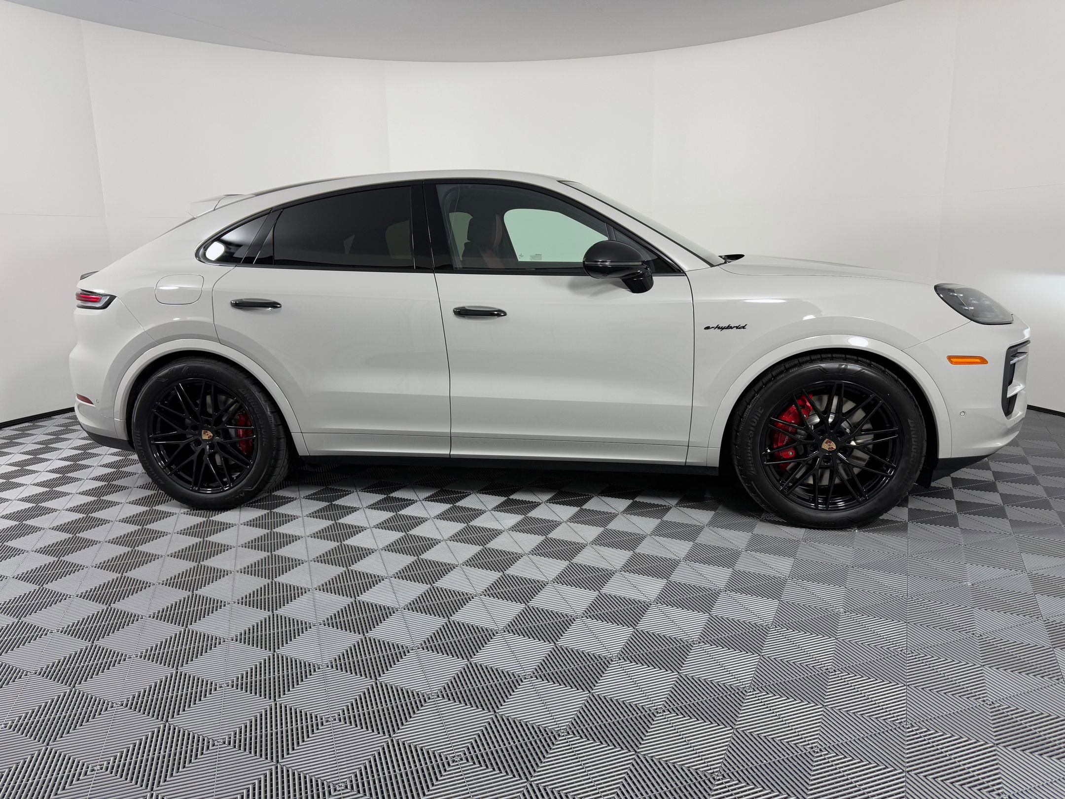 New 2026 Porsche Cayenne S image 8