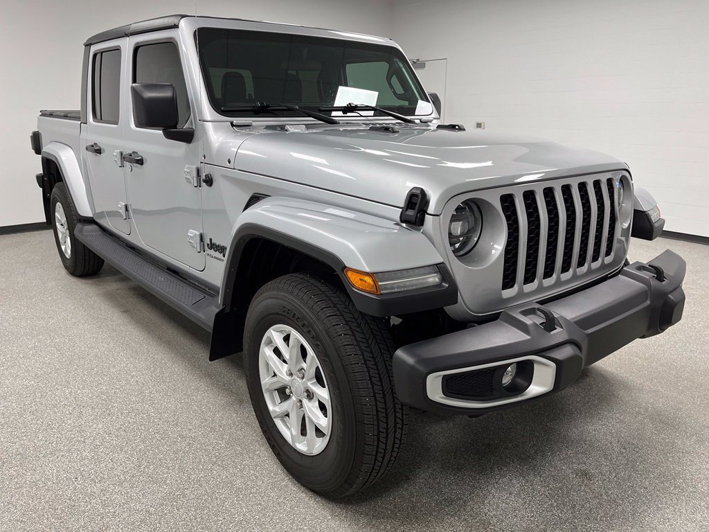 Used 2023 Jeep Gladiator Sport AWD/4WD image 2
