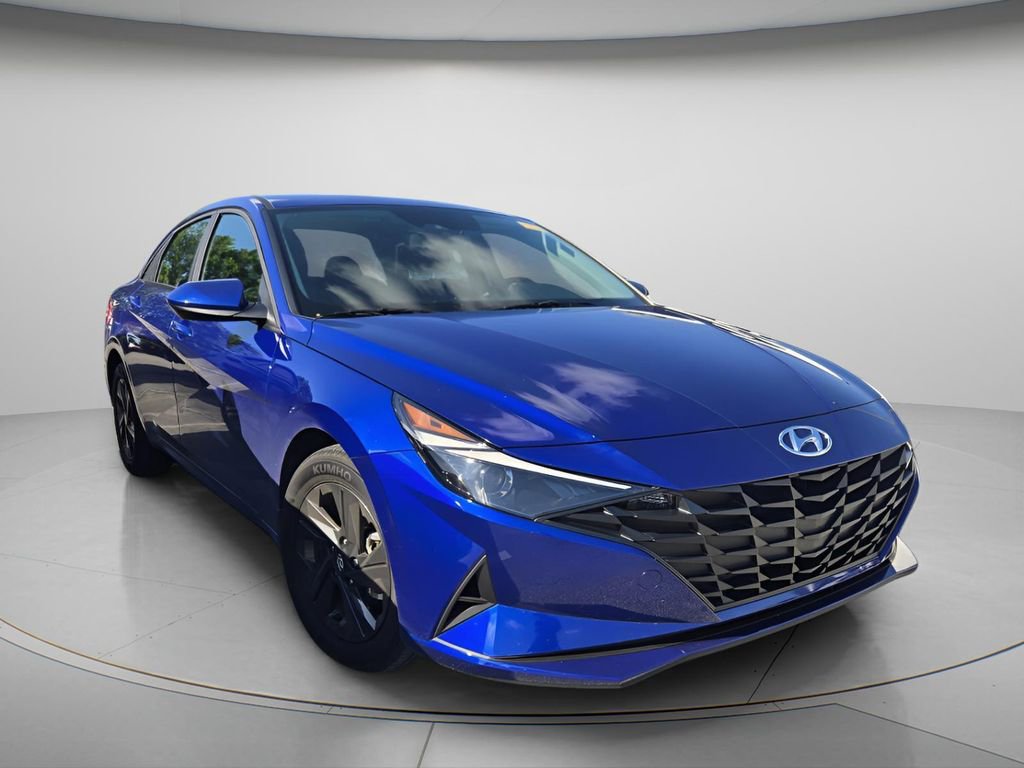 Used 2023 Hyundai Elantra SEL w/ Cargo Package FWD image 4