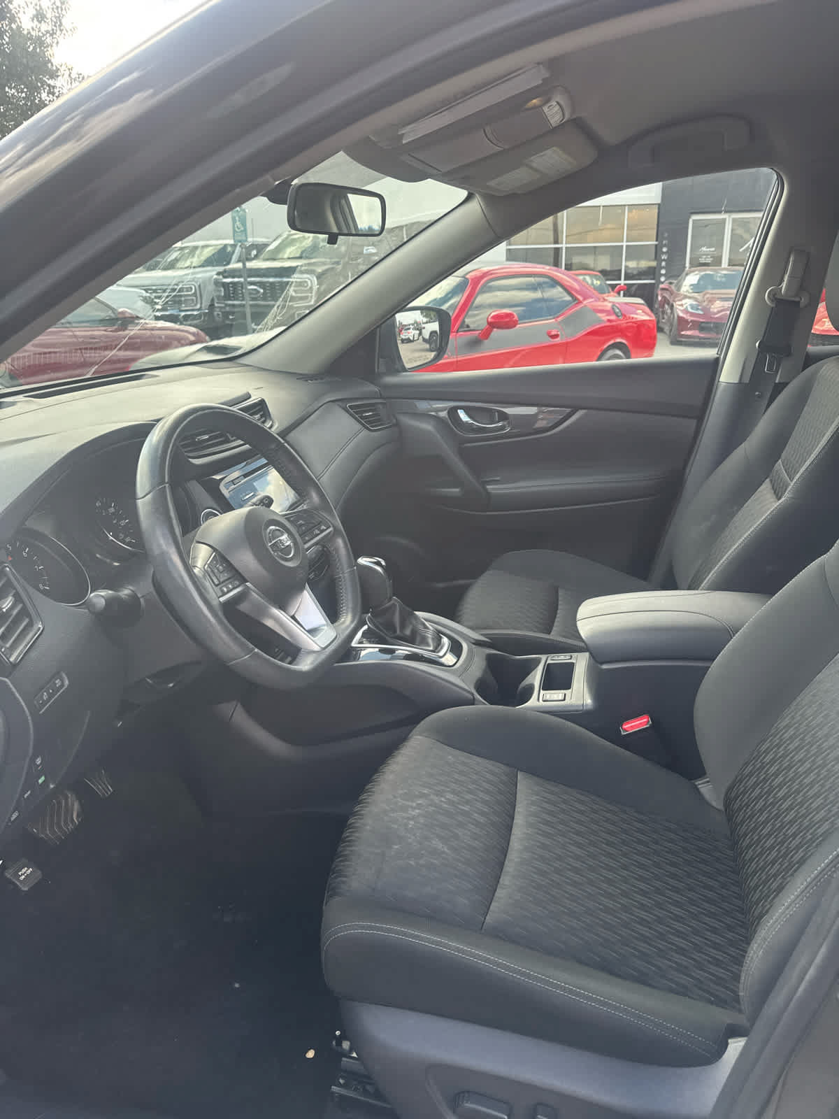 Used 2017 Nissan Rogue SV AWD/4WD image 5