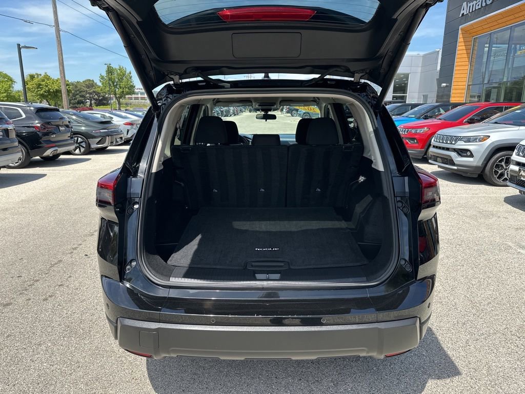 Used 2025 Nissan Rogue SV FWD image 12