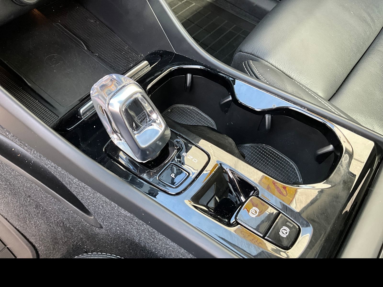 Certified 2023 Volvo XC40 B5 Plus w/ Driver Assist Package AWD/4WD image 27