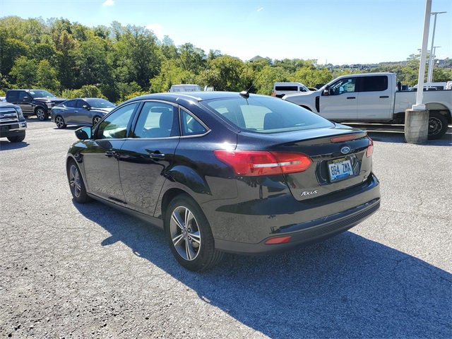 Used 2018 Ford Focus SE w/ SE Appearance Package image 6