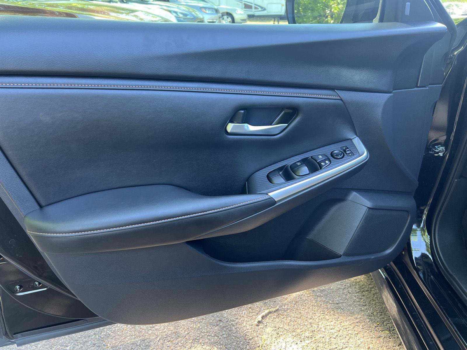 Used 2023 Nissan Sentra SR w/ Midnight Edition Package FWD image 11