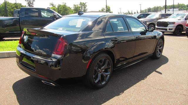 Certified 2023 Chrysler 300 S w/ Comfort Group RWD image 3