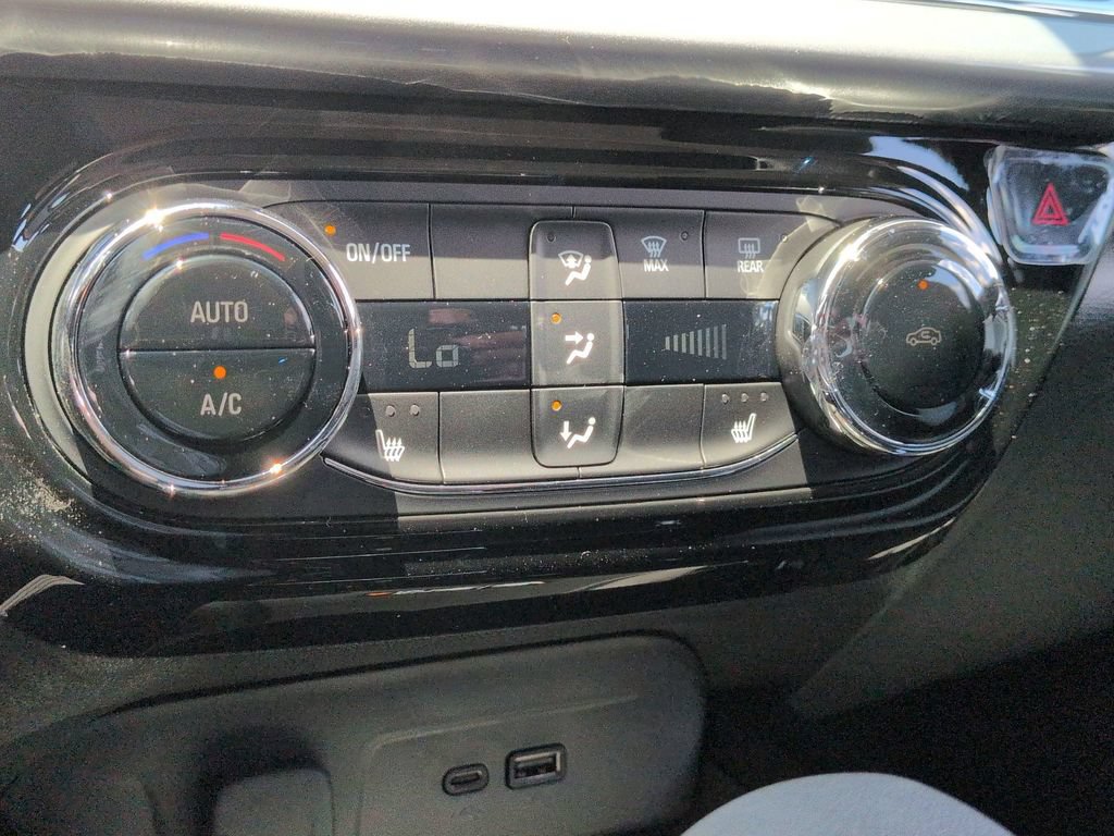 New 2026 Chevrolet Trax LT w/ Sunroof Package FWD image 32