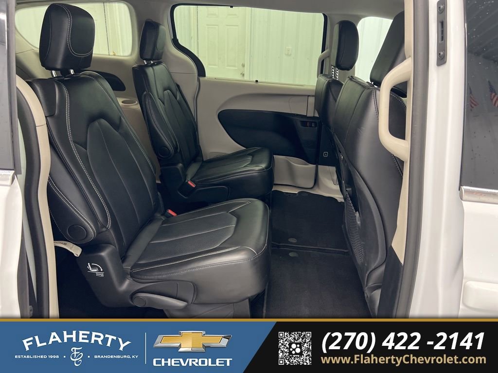 Used 2024 Chrysler Pacifica Touring-L FWD image 11
