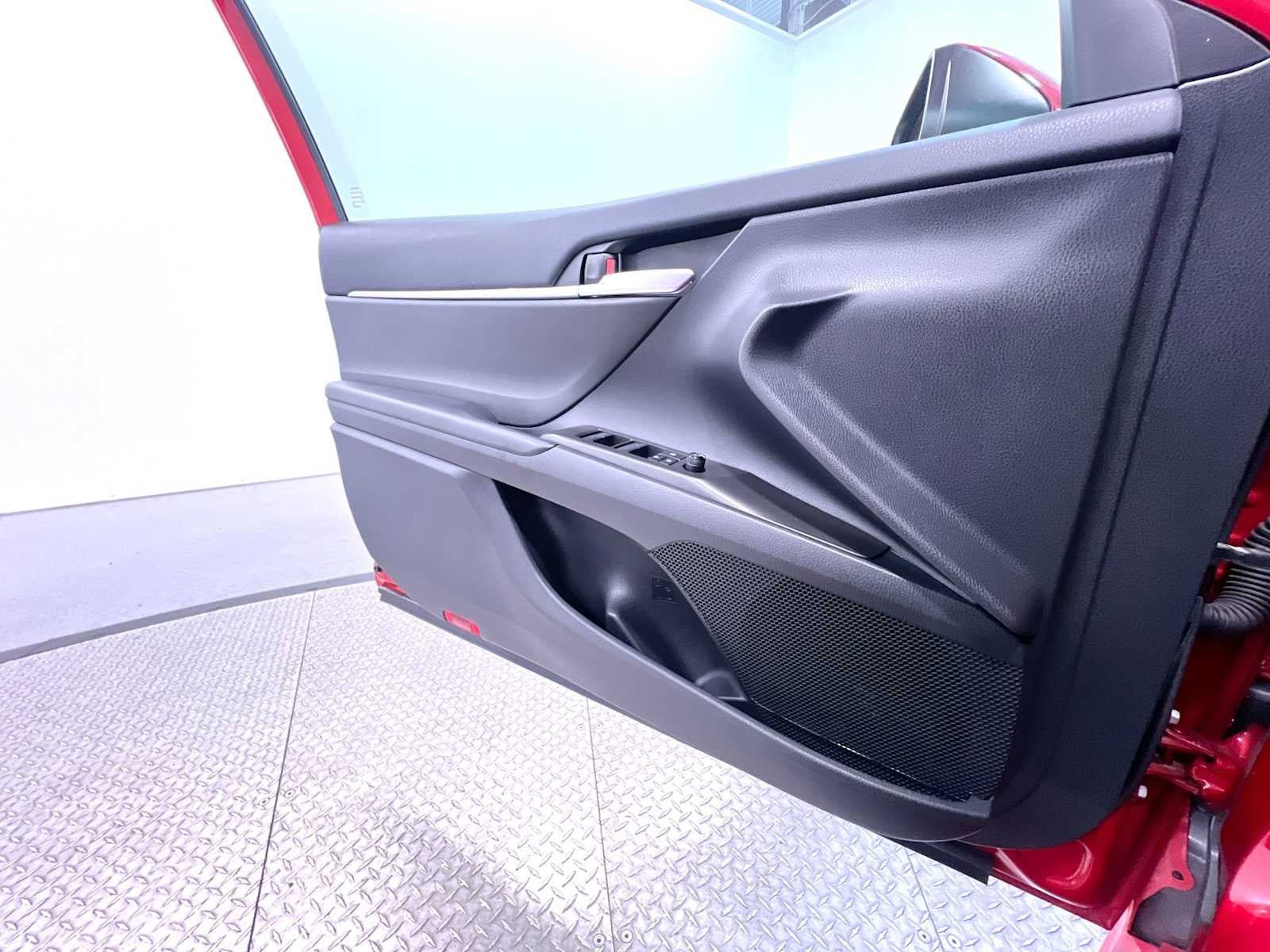 Used 2023 Toyota Camry SE w/ Blackout Package (TMS) FWD image 31