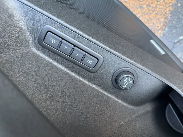 Used 2018 Chevrolet Equinox Premier image 16