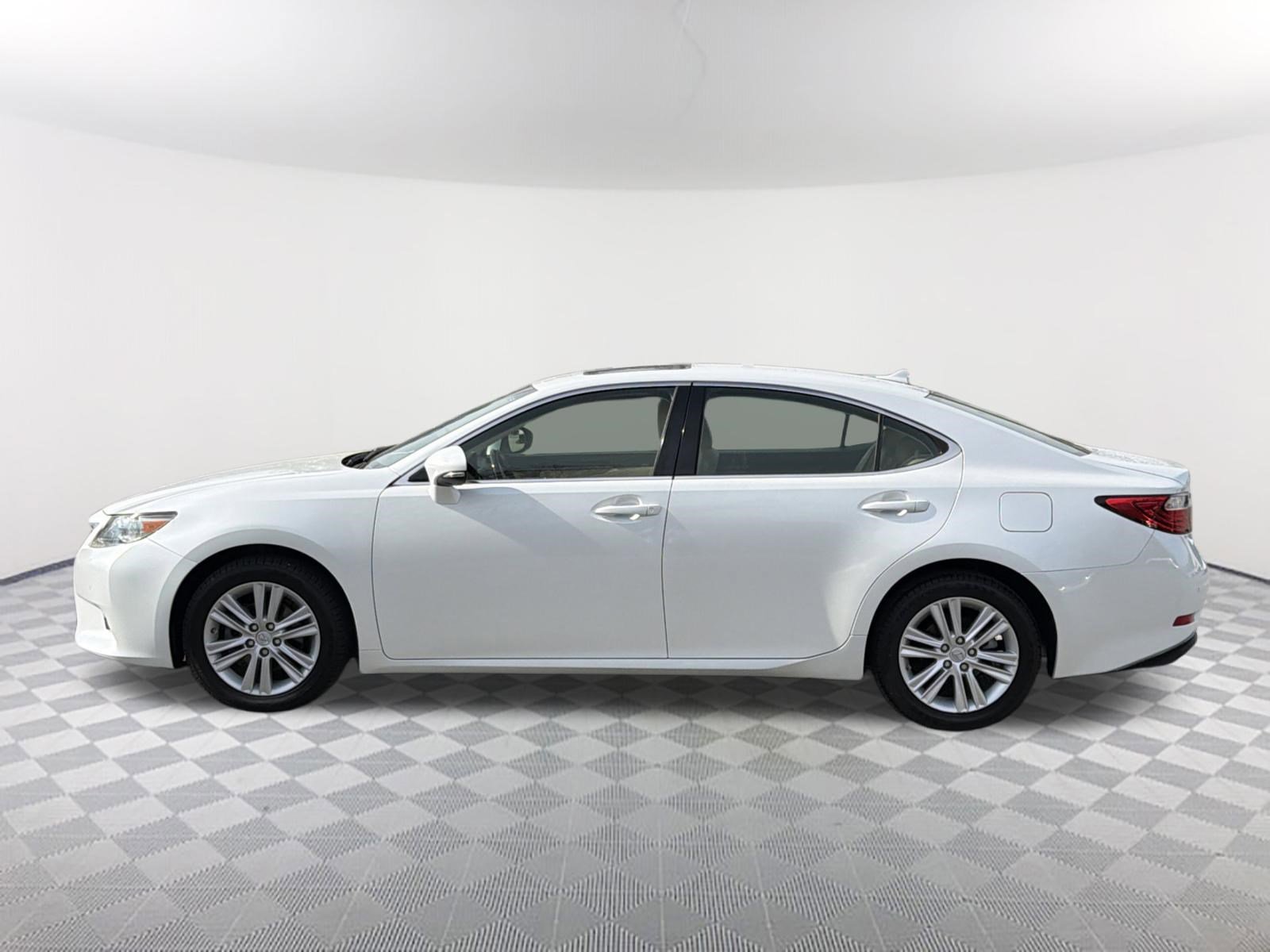 Used 2014 Lexus ES 350 4dr Car w/ Premium Package image 9