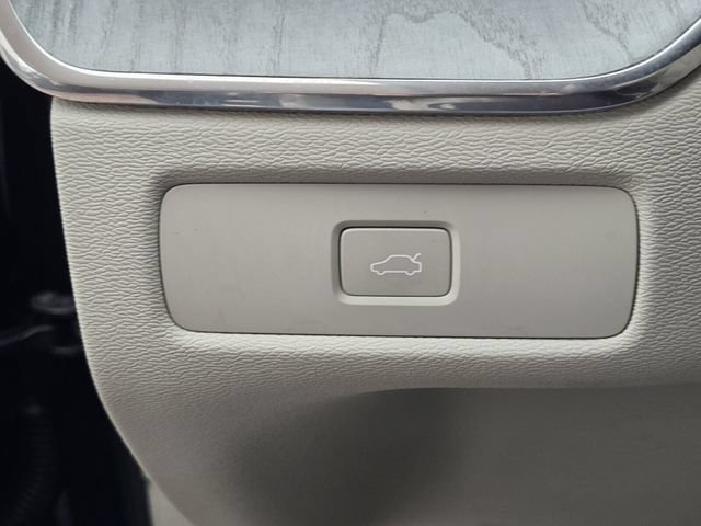 Certified 2024 Volvo XC60 B5 Ultimate AWD/4WD image 28