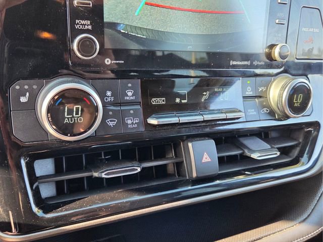 Used 2021 Toyota Highlander XLE AWD/4WD image 27