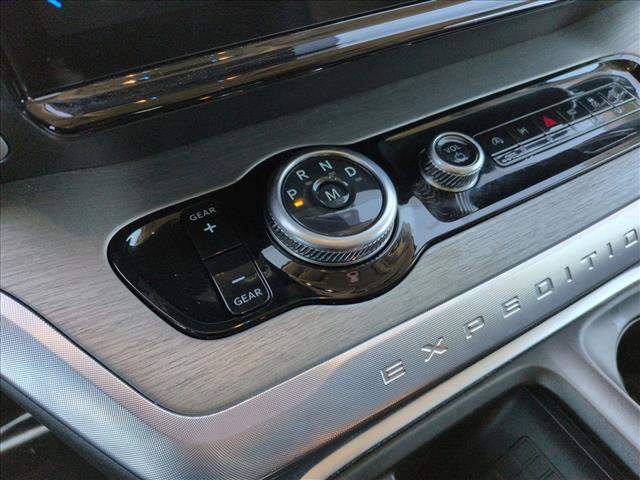 Used 2025 Ford Expedition Platinum image 12