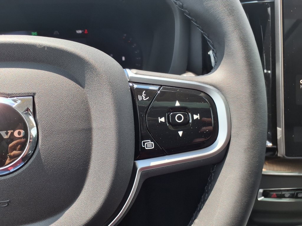 New 2026 Volvo XC60 B5 Plus w/ Protection Package Premier AWD/4WD image 20