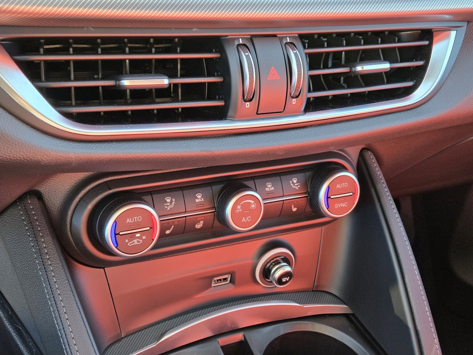 New 2025 Alfa Romeo Stelvio Sprint AWD/4WD image 16