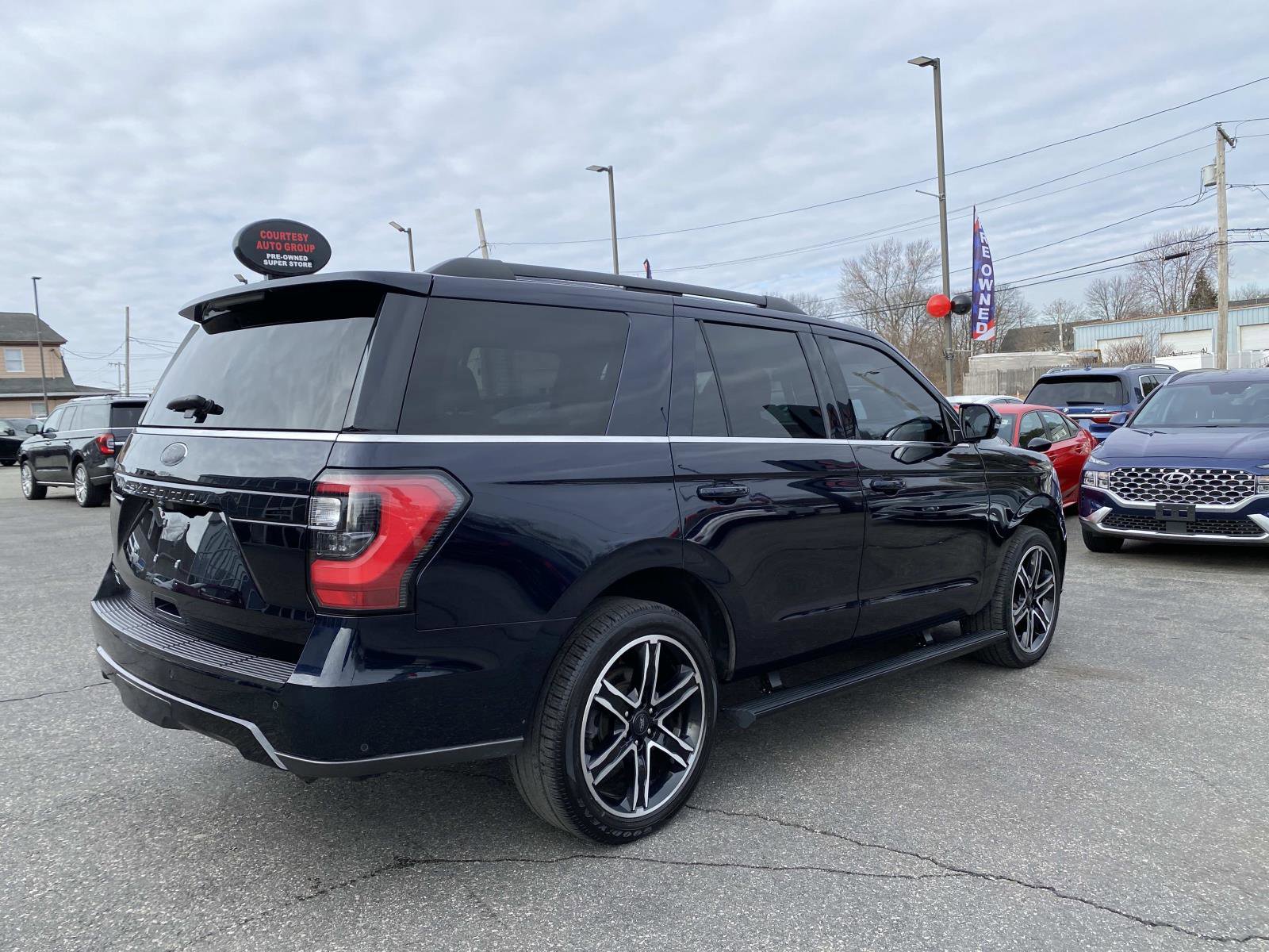 Used 2021 Ford Expedition Limited image 6