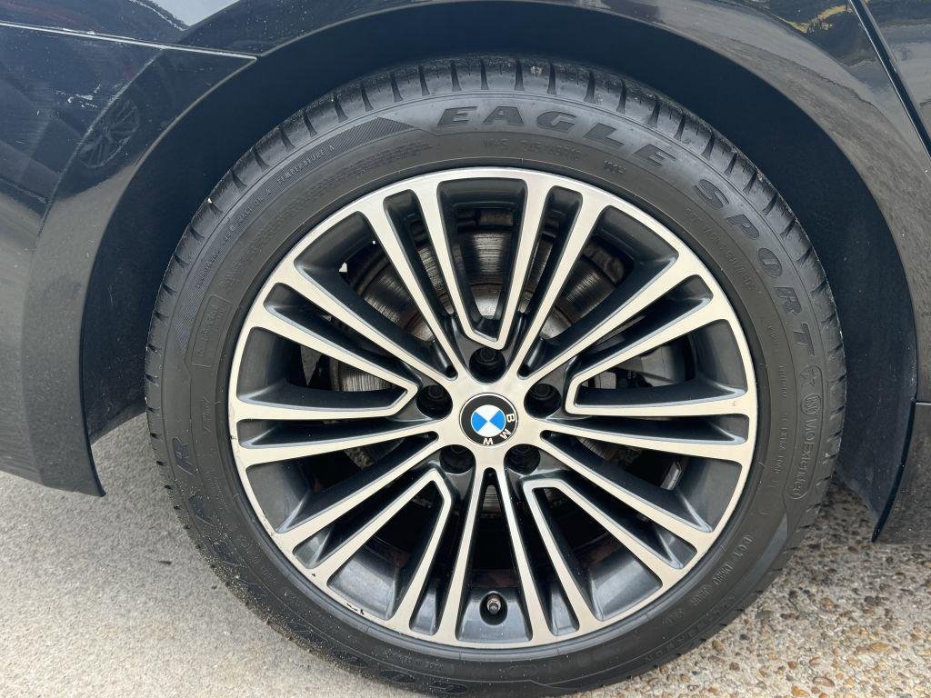 Used 2019 BMW 530i xDrive w/ Convenience Package image 9