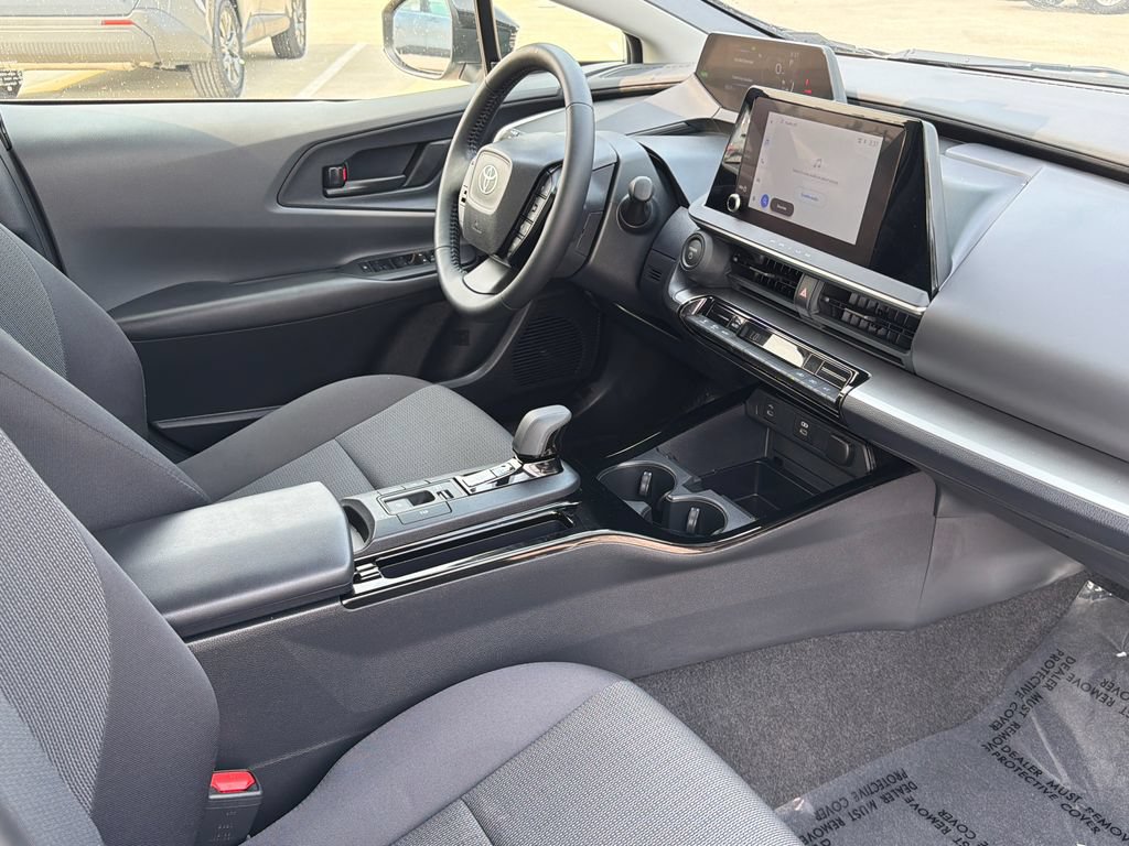 Used 2025 Toyota Prius LE FWD image 10