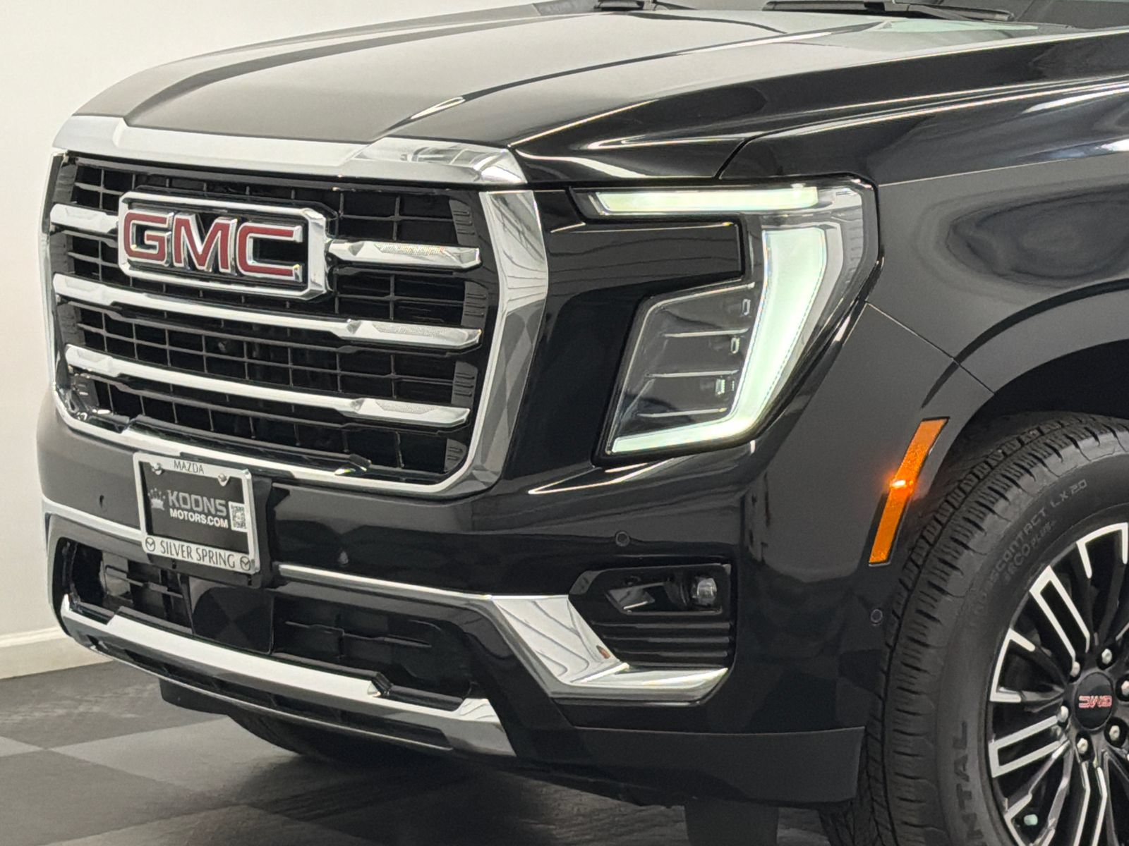 Used 2025 GMC Yukon XL Elevation AWD/4WD image 2