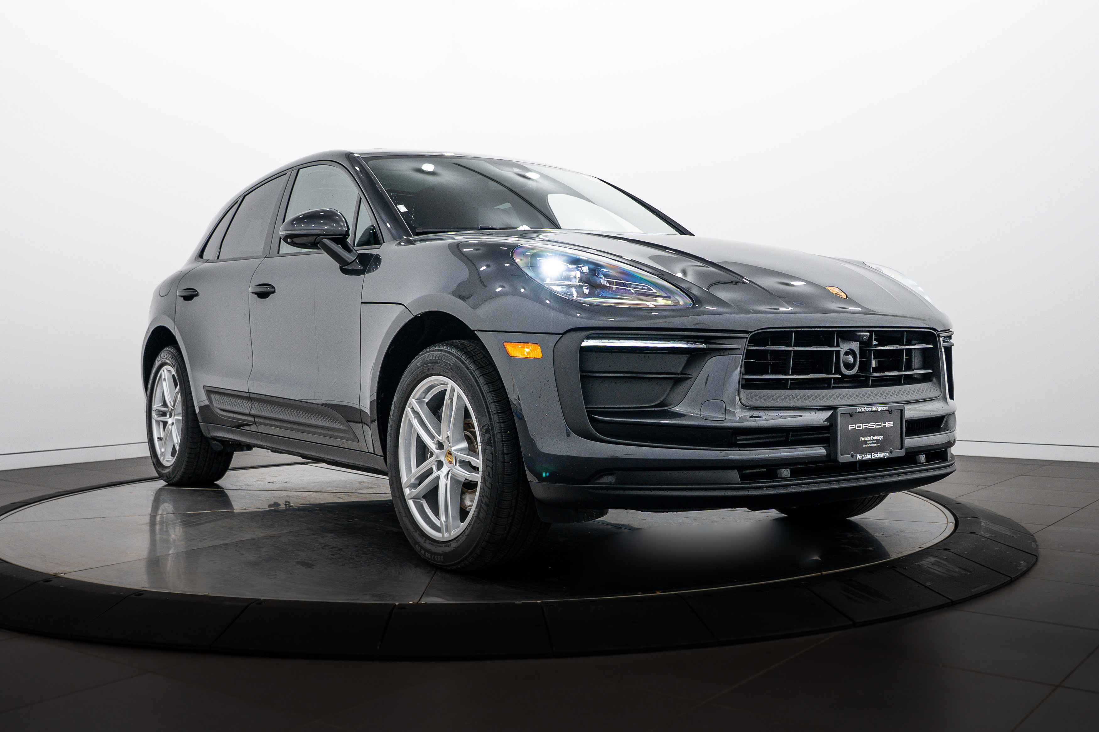 Certified 2026 Porsche Macan AWD/4WD image 9