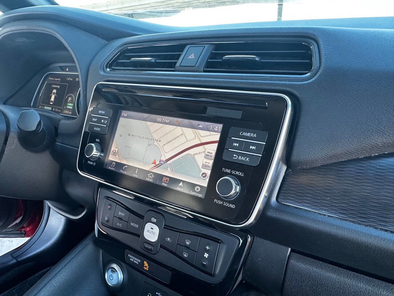 Used 2018 Nissan Leaf SV w/ SV Technology Package image 19