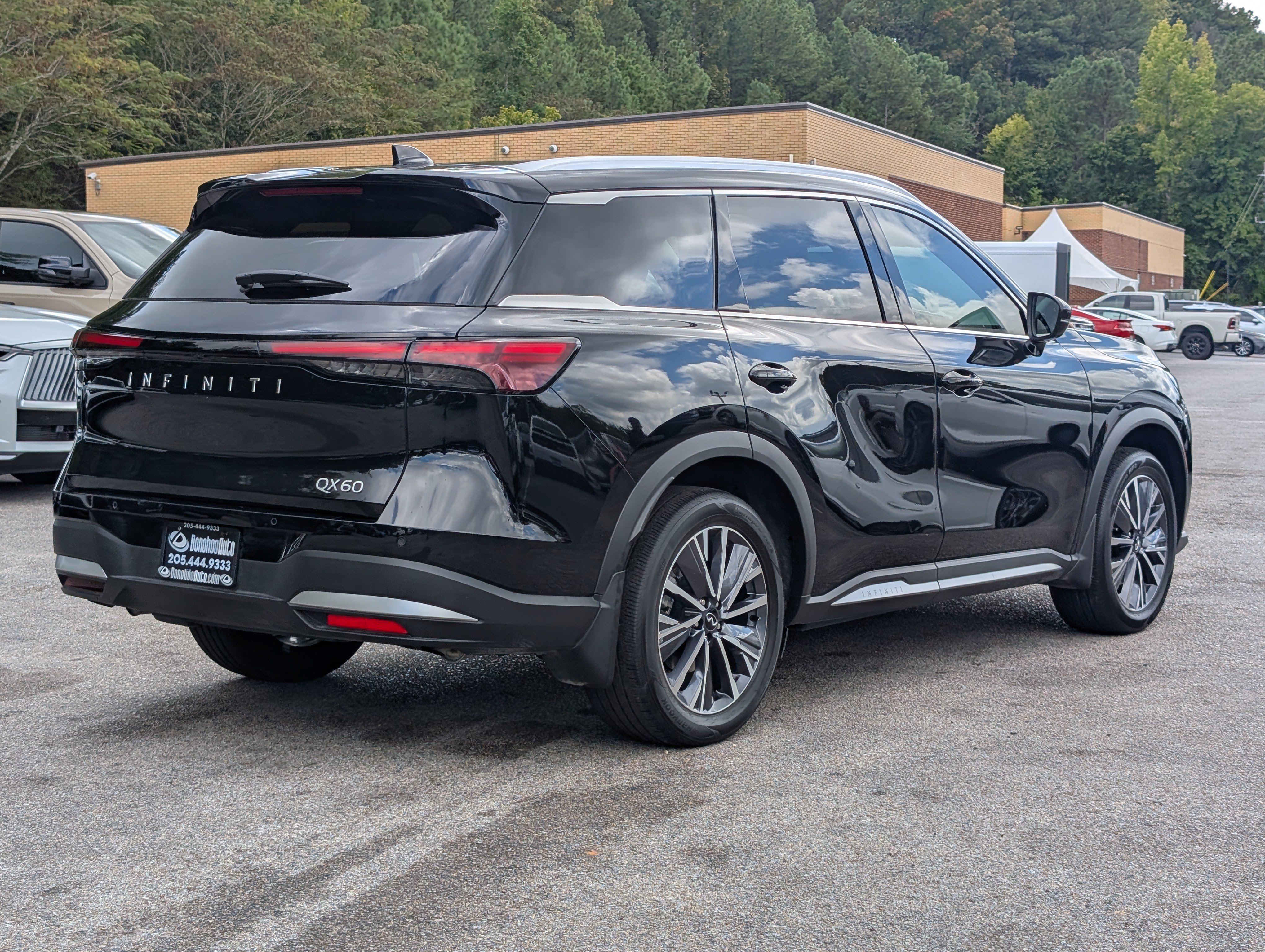 Used 2026 INFINITI QX60 Luxe w/ Cargo Package FWD image 9