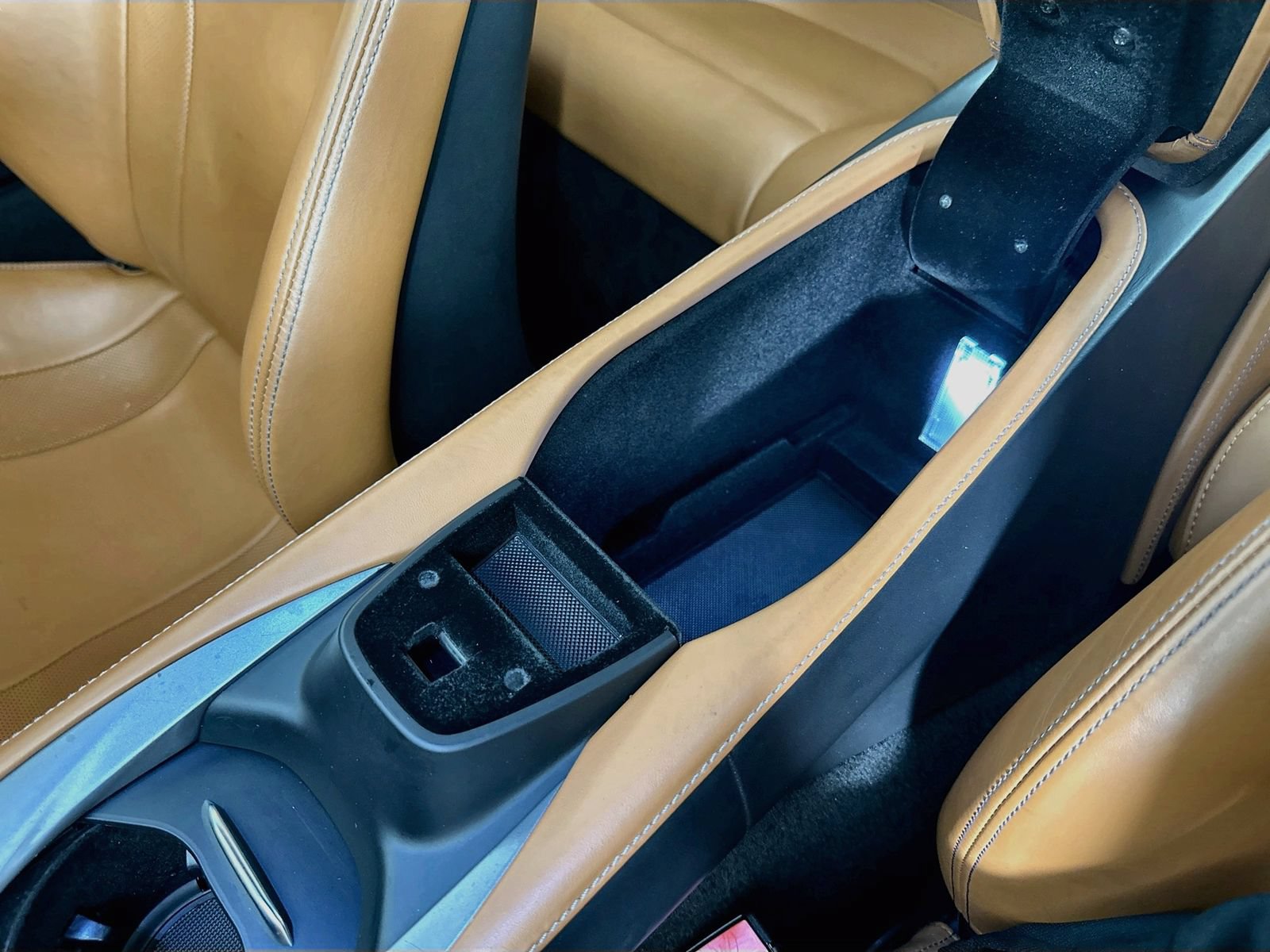 Used 2020 Ferrari Portofino RWD image 27