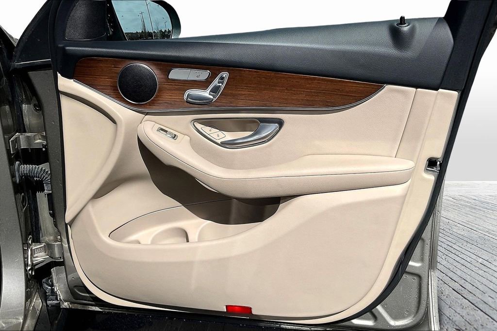 Used 2021 Mercedes-Benz GLC 300 4MATIC image 27