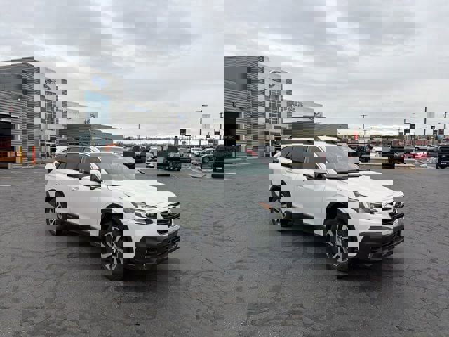 Used 2021 Subaru Outback Premium image 2