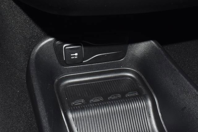 Certified 2025 Chrysler Pacifica Select image 20