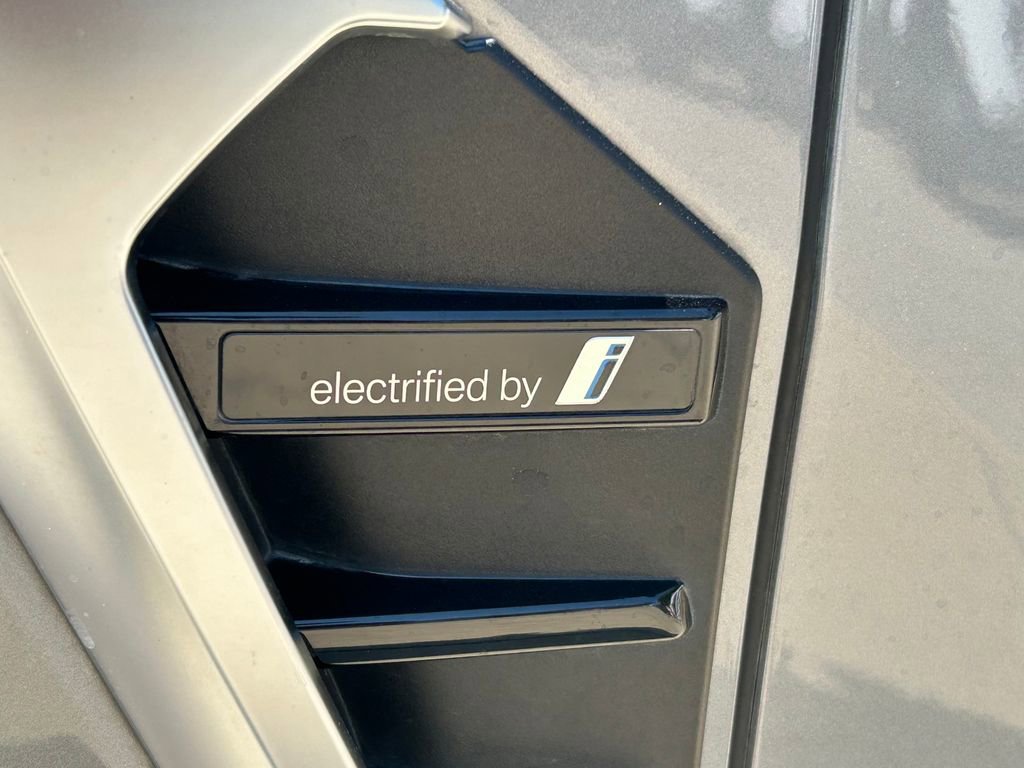 Used 2024 BMW X5 xDrive50e w/ Premium Package image 11