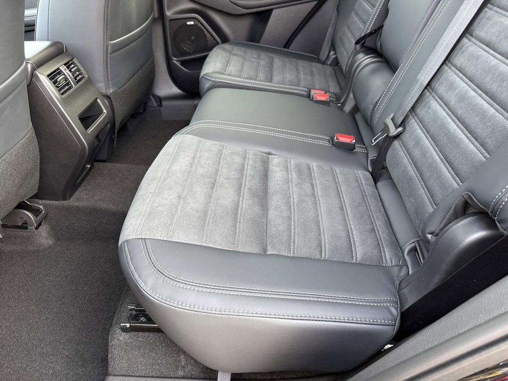 New 2026 Mitsubishi Outlander SE image 14