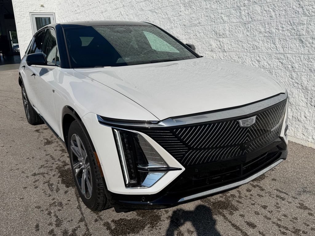 Used 2024 Cadillac Lyriq Luxury AWD/4WD image 4