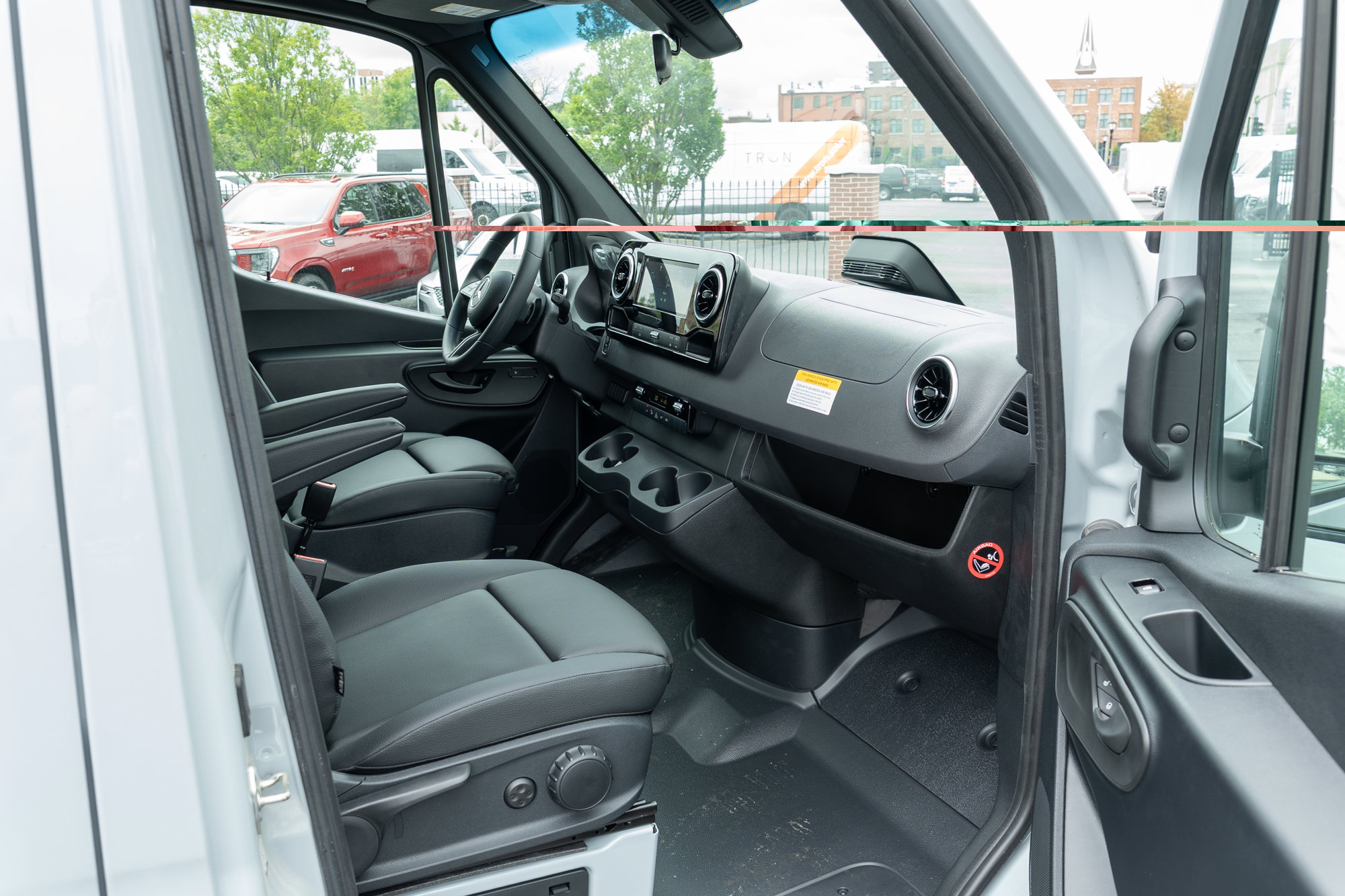 Used 2025 Mercedes-Benz Sprinter 2500 image 18