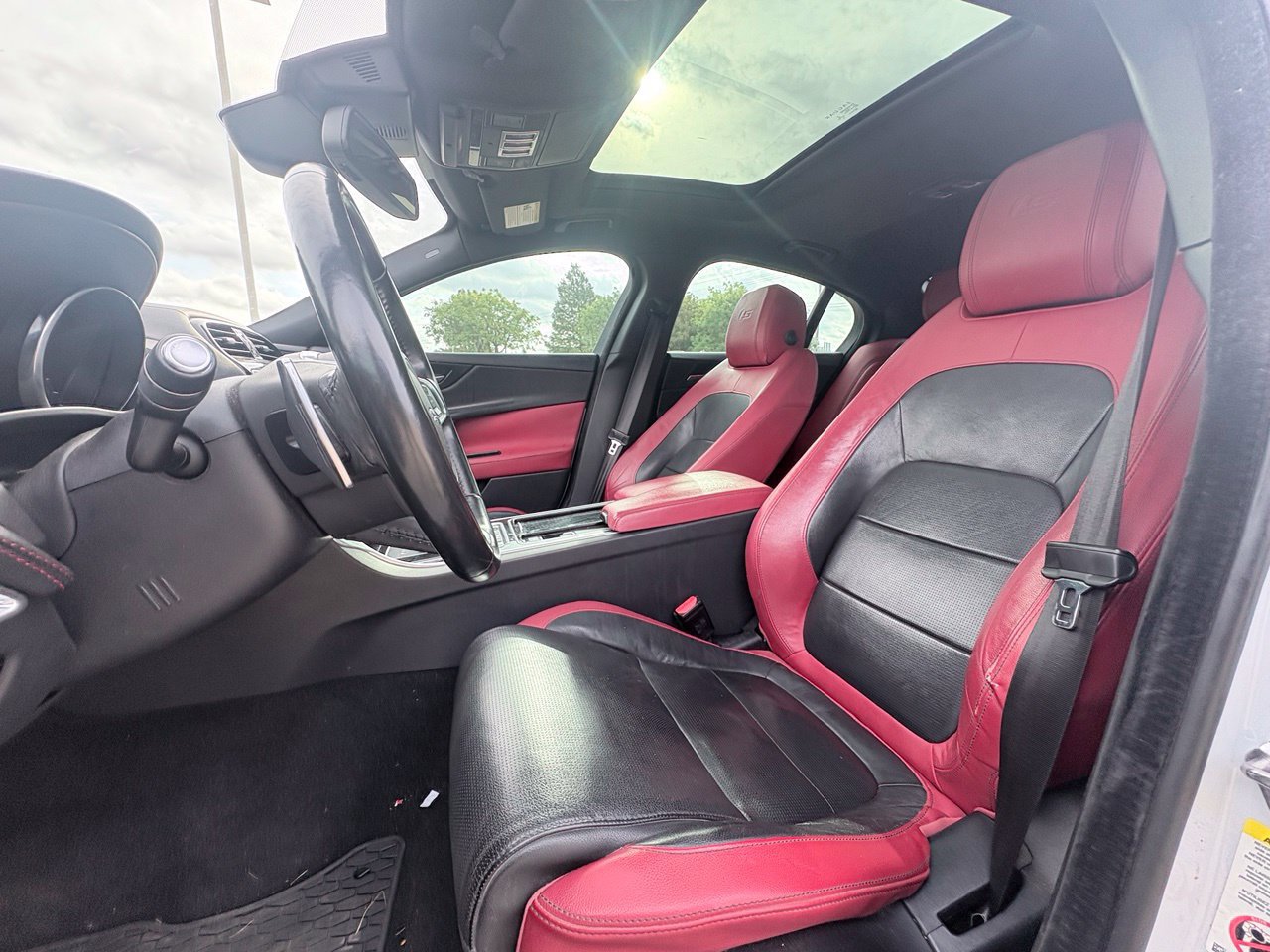 Used 2018 Jaguar XE S AWD/4WD image 6