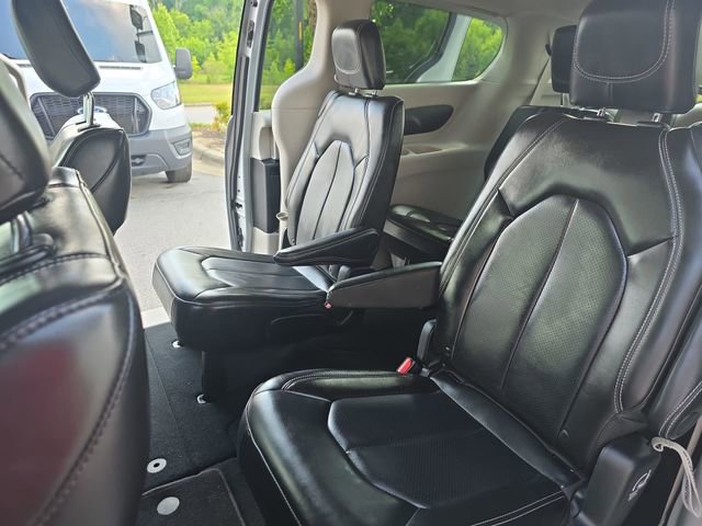 Used 2023 Chrysler Pacifica Touring-L FWD image 16
