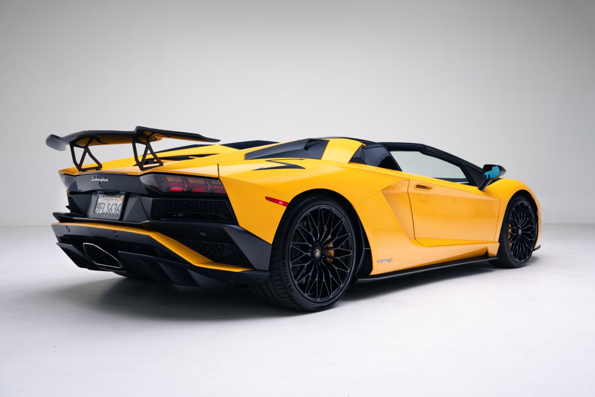 Used 2018 Lamborghini Aventador S image 26