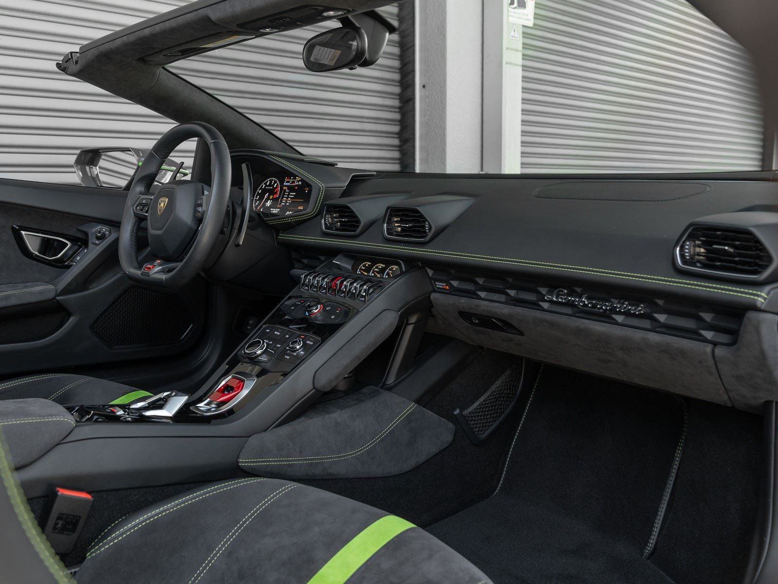 Used 2016 Lamborghini Huracan LP 610-4 AWD/4WD image 2
