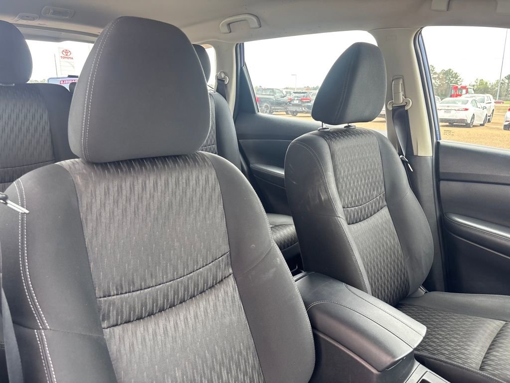 Used 2017 Nissan Rogue S image 17