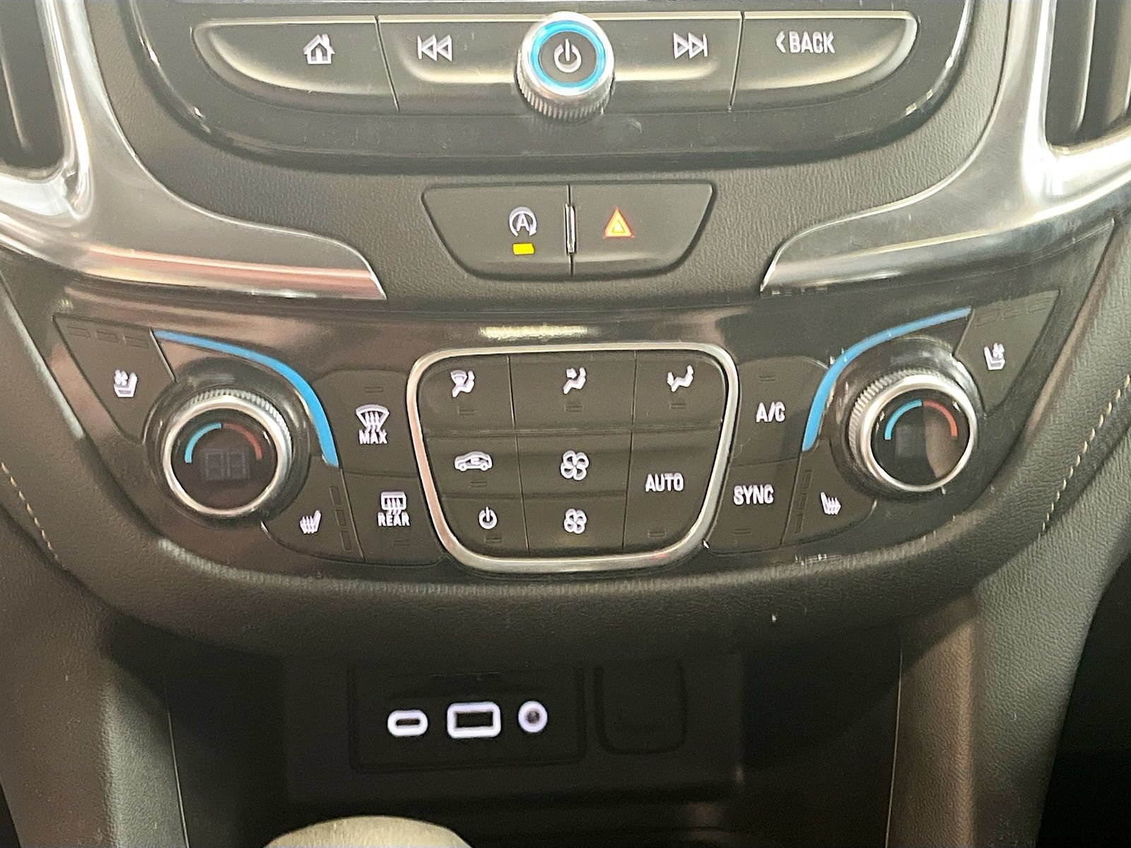 Used 2024 Chevrolet Equinox Premier AWD/4WD image 15