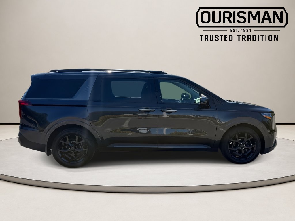 Used 2025 Kia Carnival SX w/ SX Dark Edition Package FWD image 10