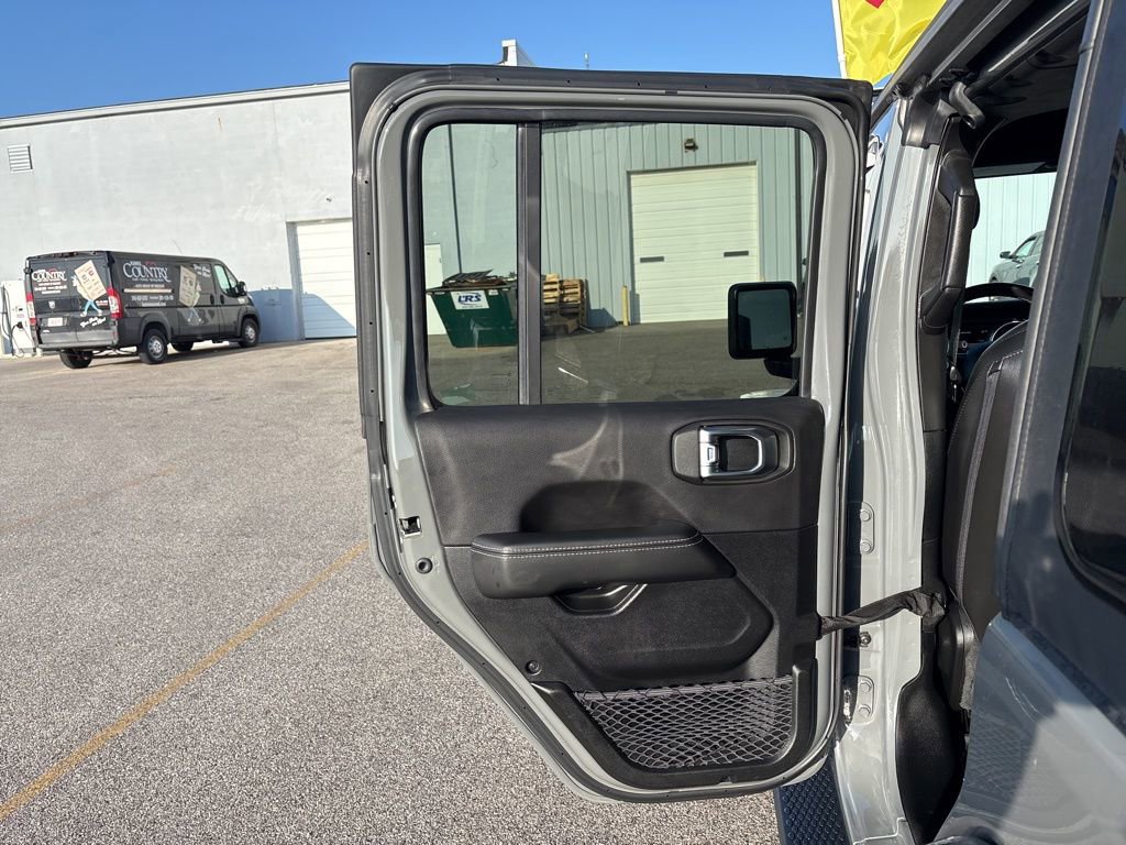 Used 2023 Jeep Wrangler Unlimited Sahara w/ Cold Weather Group AWD/4WD image 24