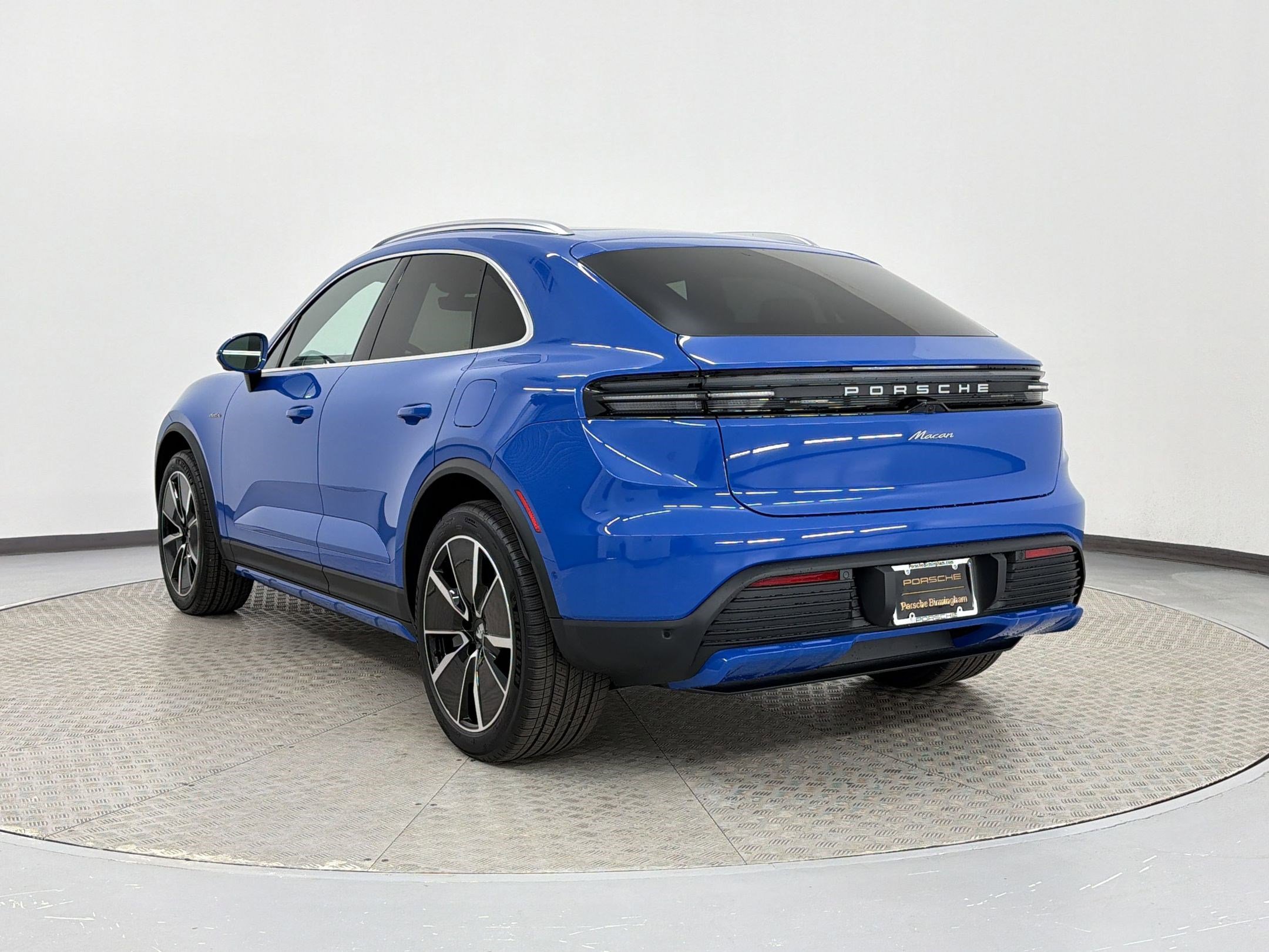 New 2026 Porsche Macan Electric RWD image 3