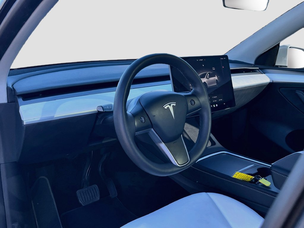 Used 2025 Tesla Model Y Long Range RWD image 9