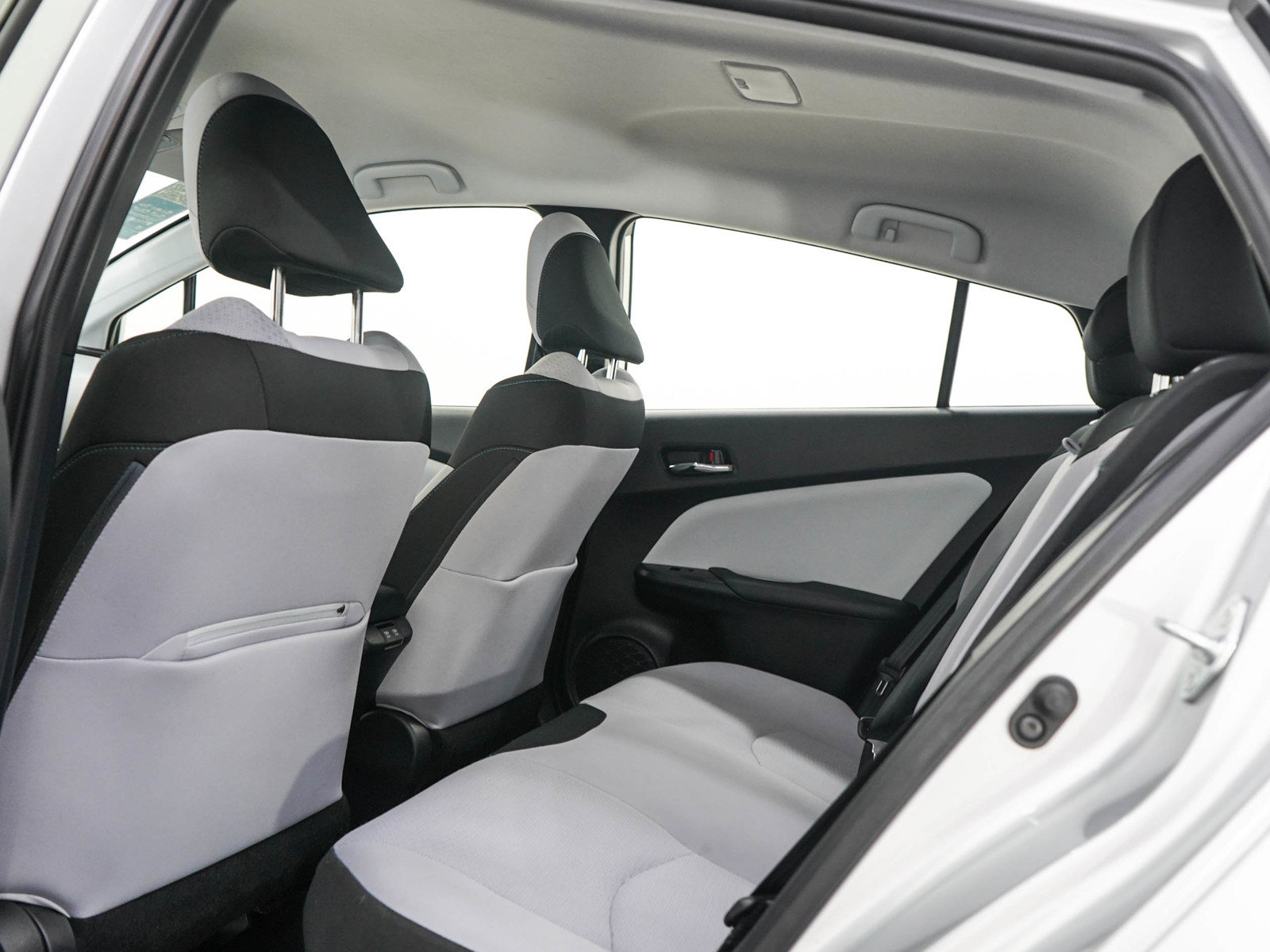 Used 2021 Toyota Prius LE FWD image 17