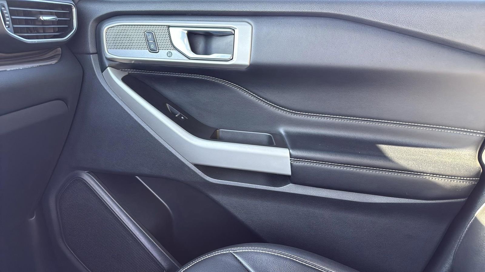 Used 2021 Ford Explorer Limited w/ Hybrid Equipment Group 310A image 23