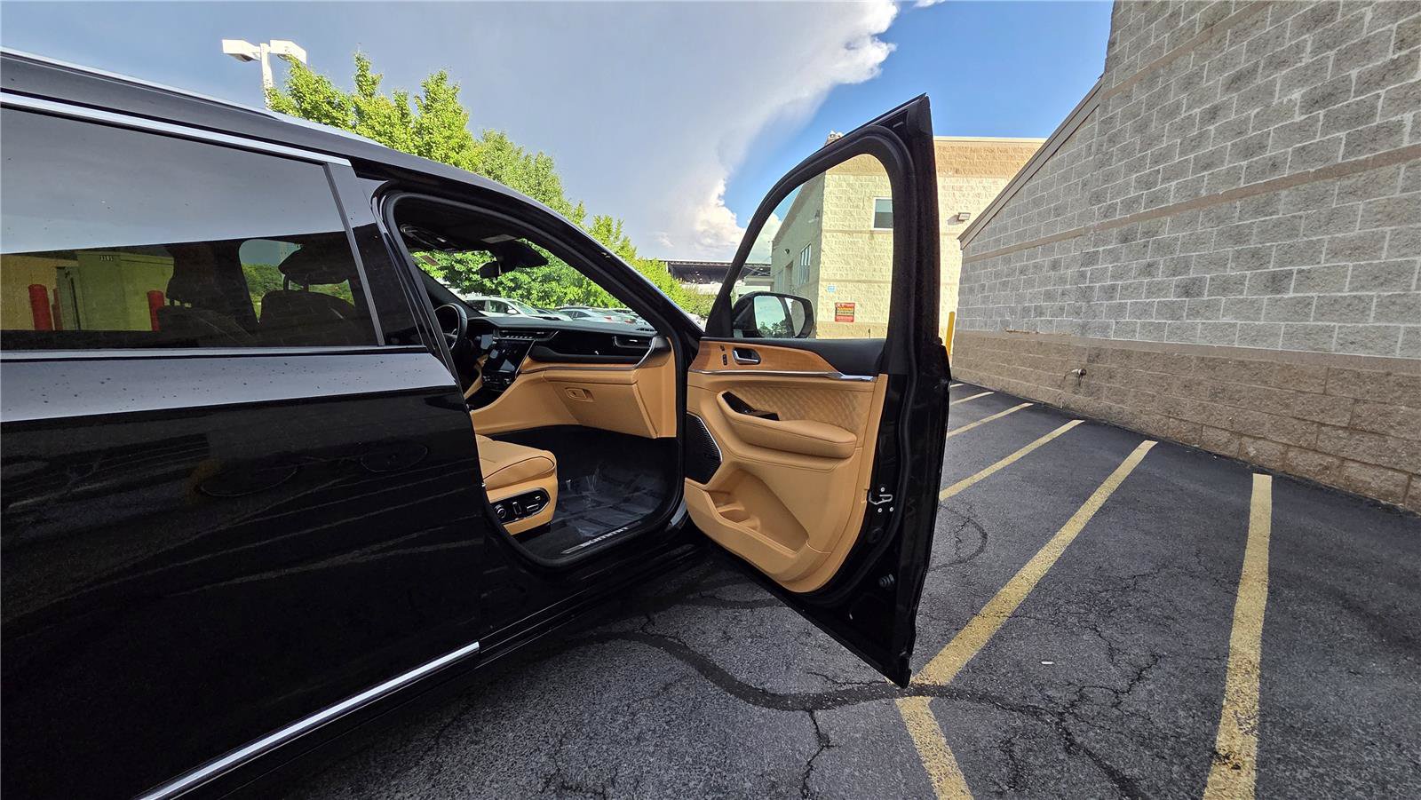 Used 2022 Jeep Grand Cherokee L Summit AWD/4WD image 32